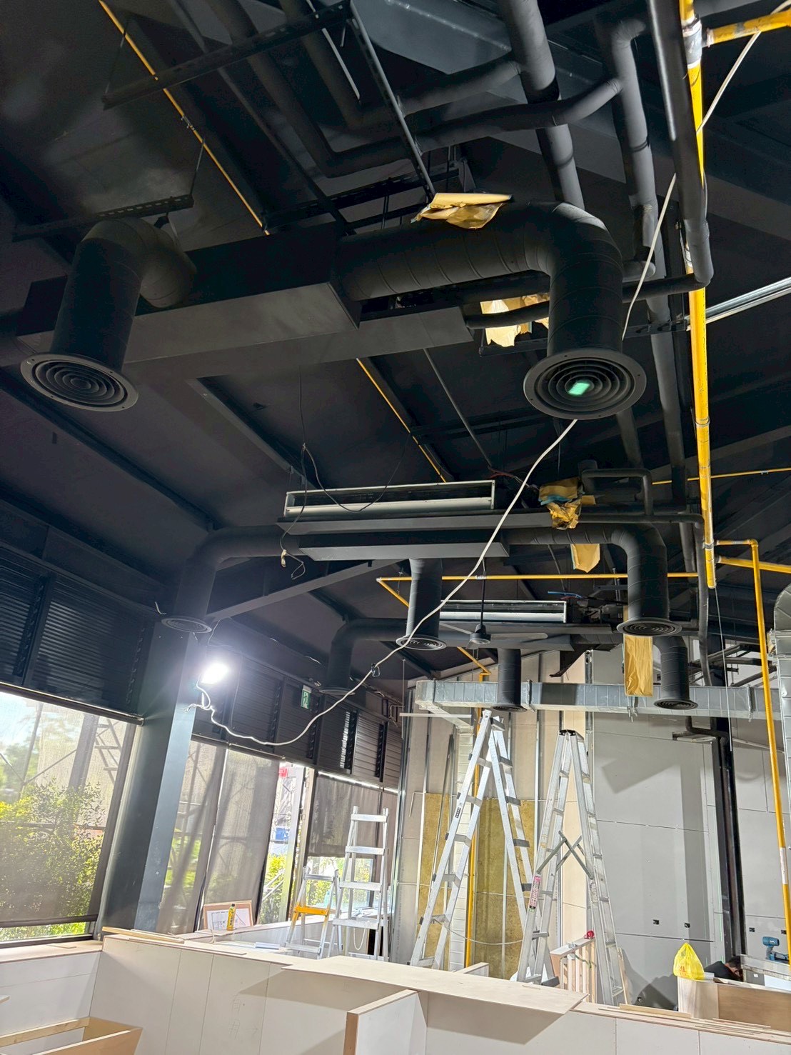 台中森森燒肉 吊隱式冷氣保養