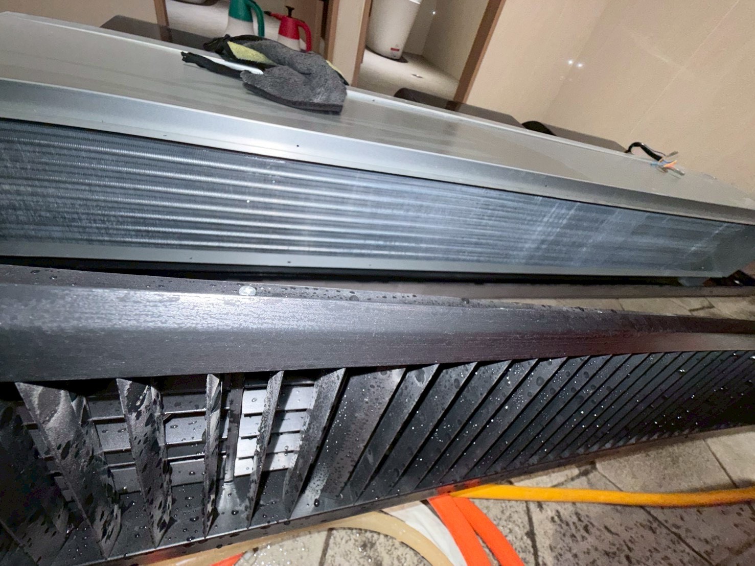 台中西區 移機保養吊隱式冷氣清洗