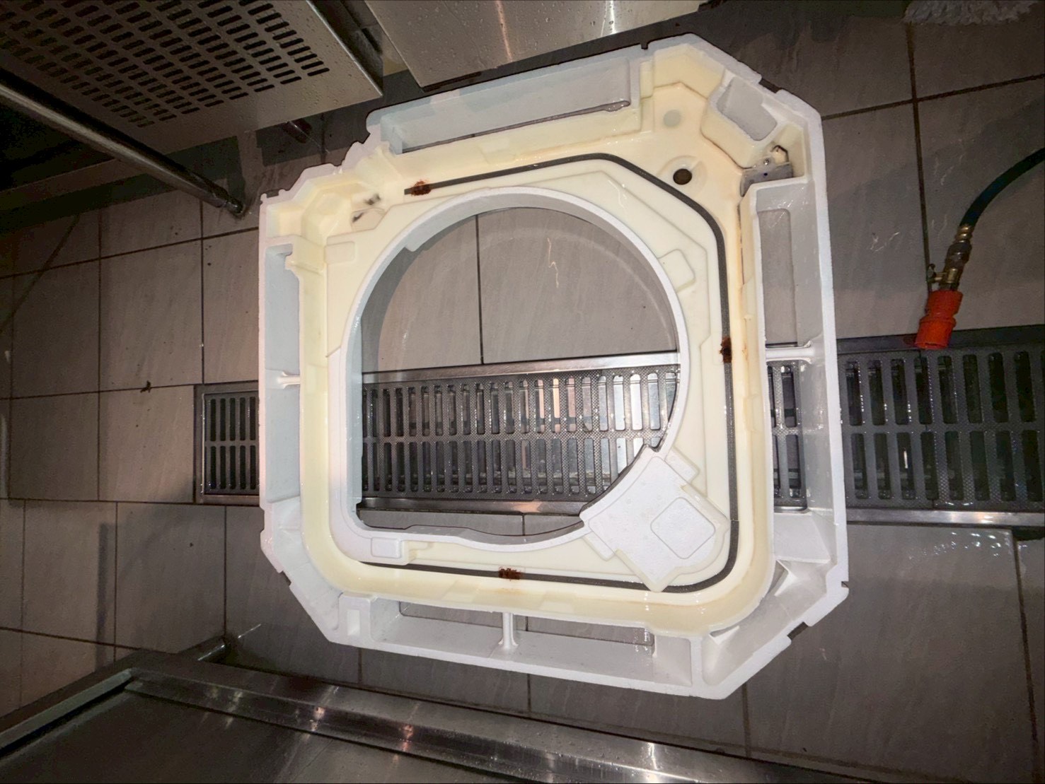 新竹森森燒肉吊隱式冷氣清洗