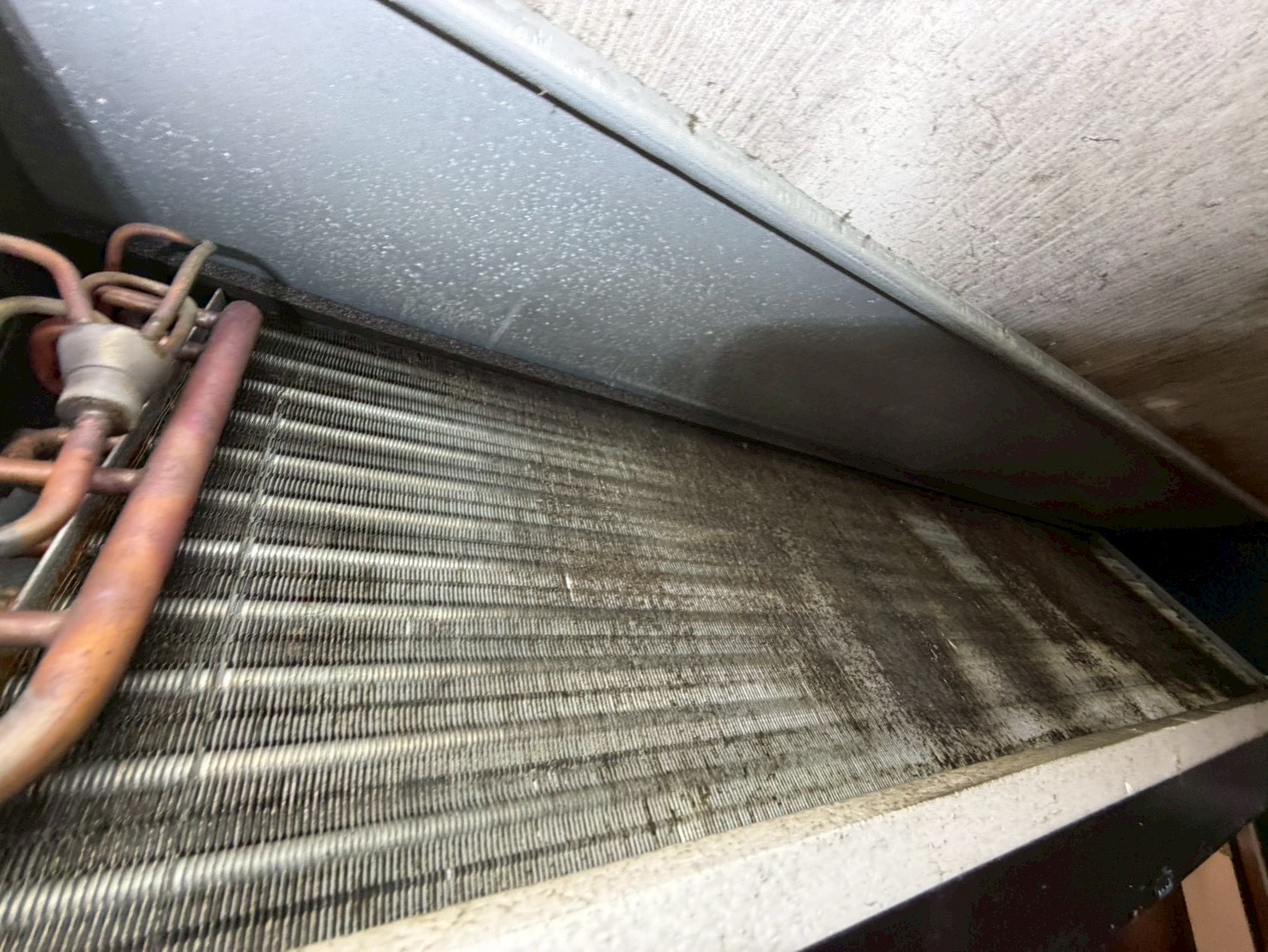 台中西區餐廳 吊隱式冷氣清洗